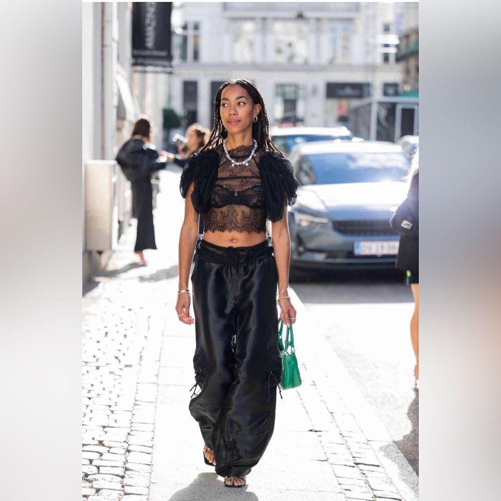 Live show, Love an all Black outfit! How to style black outfits inspiration - Picture 6 of 15